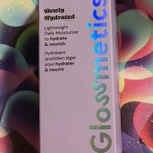 Dewy Hydrated Moisturizer - White